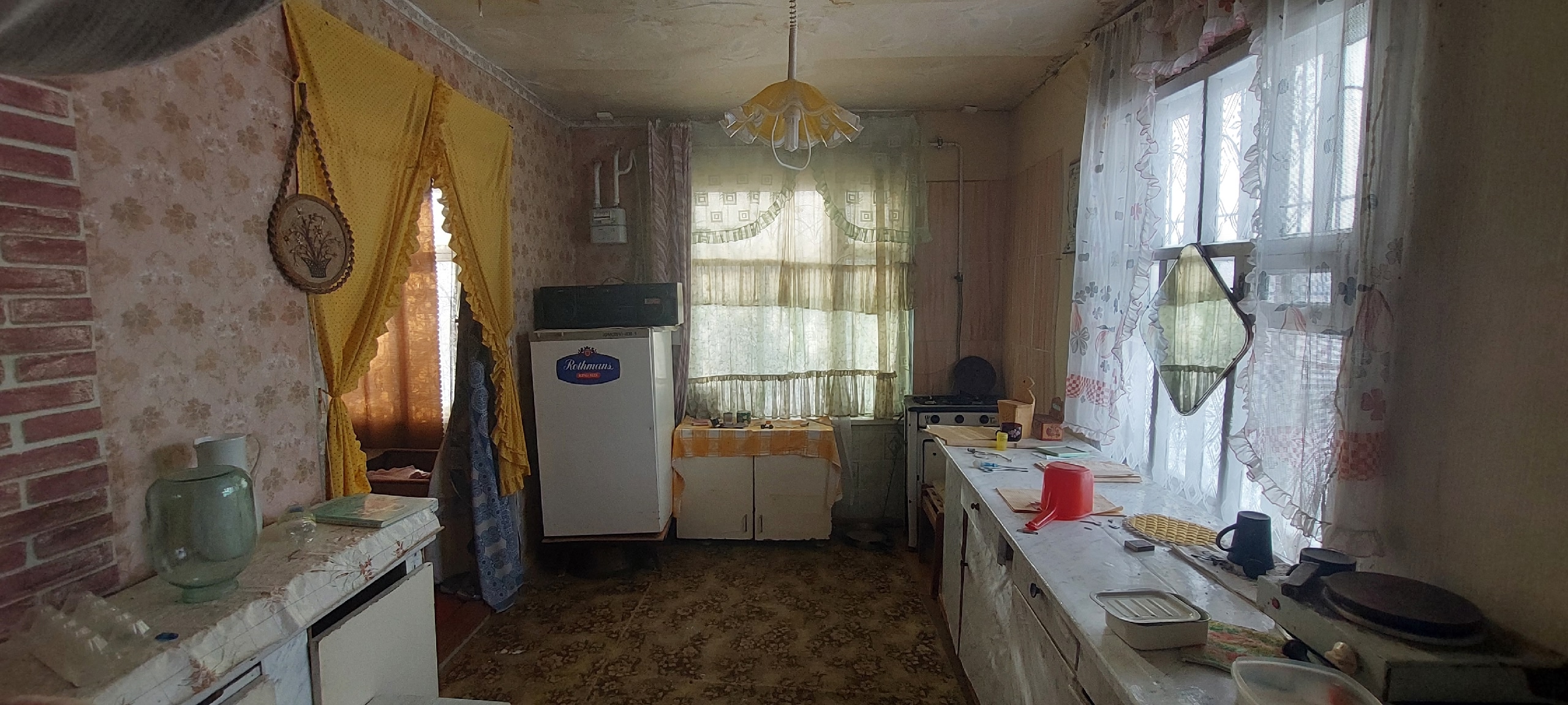 Продается дача в Ольховском массиве, (рядом лес и озеро). Кирпичный дом(1й эт + мансарда) , земля – приватизирована .Проведен газ, свет; имеется скважина. Отопление: камин + газ.конвектор. На участке 6 соток имеется летний душ, туалет, колодец и др хоз.постройки. Заезд для авто. В город регулярно ходит трансп...
