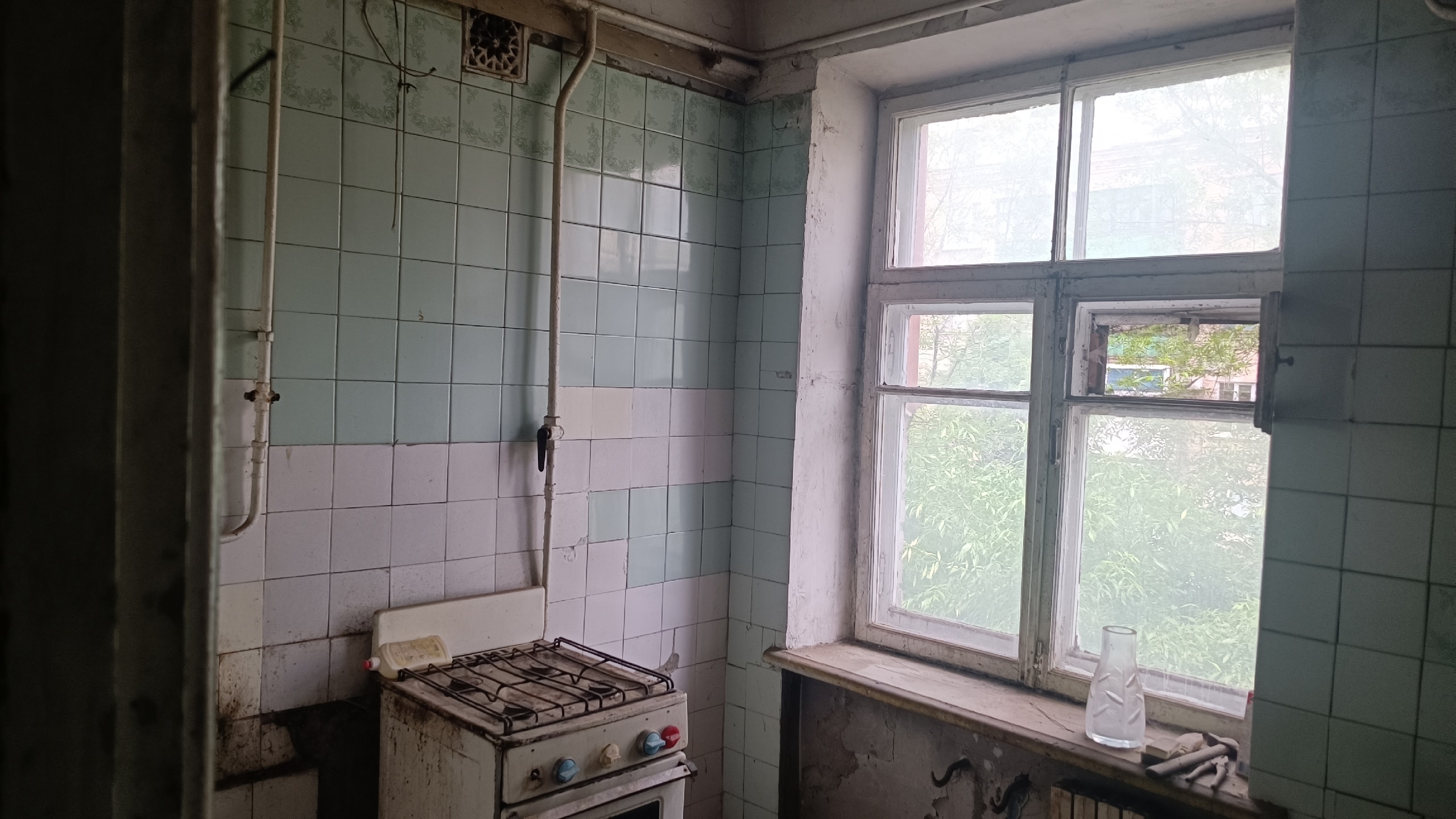 Продается 2-х ком.квартира ул.Алексеева д.4,3/5 эт., кирпичного дома,43,6 м.кв., квартира под ремонт. . Цена 3 900 000 руб.+79591436534.