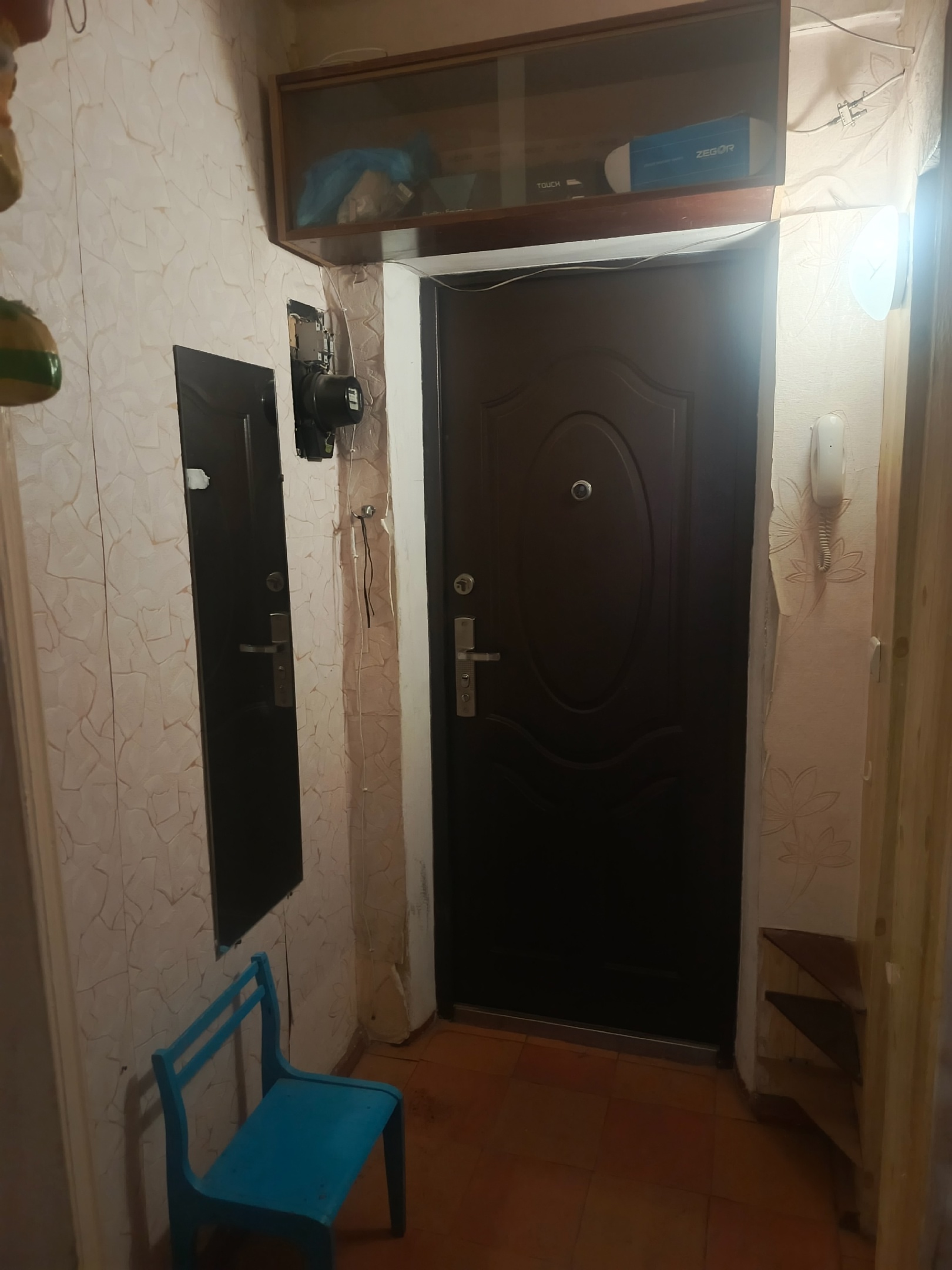 г. Алчевск Продается 1 комнатная квартира по улице Чапаева, район (Айсберга). 3-й этаж/ 5-ти этажного дома, под ремонт. Общая площадь 28 кв. м., кухня 6,4 кв. м. МП окна и балкон (не остеклен), газовая колонка, входная металлическая дверь, 2 кладовые, санузел совмещен. Квартира не угловая. 📂Документы РФ. 💰Цен...