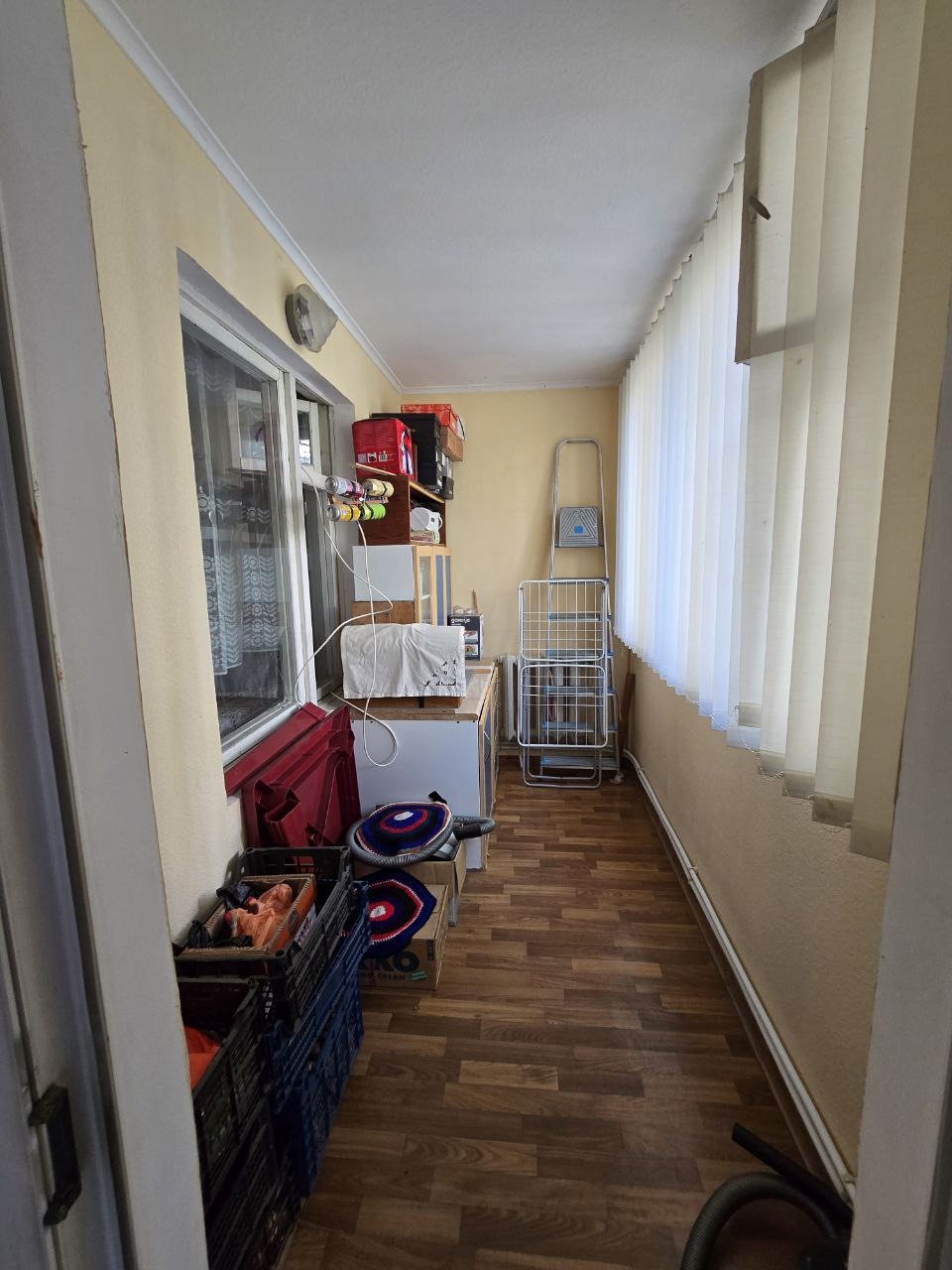 🏙️ Продам 3-х комнатную квартиру с отдельным входом на квартале Ленинского Комсомола. 🔹 1/9 этаж. Площадь 72,4 кв. м. Автономное отопление. 🔹 Окна и двери - пластиковые. На окнах решётки. 🔹 Санузел раздельный в плитке, есть бойлер. 🔹 Комнаты изолированные, выполнен косметический ремонт. 🔹 Полы - линолеу...