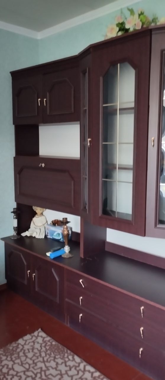 Сдам 1к.кв. в г. Луганск, квартал Пролетариата Донбасса,6\9 этажного дома, ост.общественного транспорта Инженерный корпус( № 197,128,138, заправка Пеле). Долгосрок!!! 1 диван , 1 кровать ( в сложенном виде) мебель, холодильник, стиральная машина,бойлер, застекленный балкон. 20 000 руб.,+ ком.платежи+ залог+ у...
