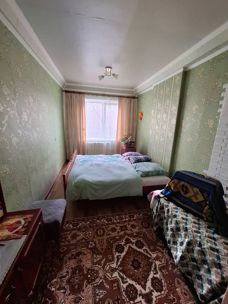 Продам 3-х комн квартиру на кв. Гагарина, 5/5 эт., 55,2 кв.м.общ.пл., кухня 6,1 кв.м. Дом панельный, не угловая, АВТОНОМНОЕ ОТОПЛЕНИЕ, комнаты раздельные, металлопластиковые окна, балкон застеклён, крыша не течёт (очередь на замену крыши 2026 г.). Удобное расположение: школа, детский сад, магазины, остановка ...